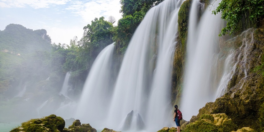 A view of Waterfalls which resemble the Hogenakkal Waterfalls in Tamil Nadu.