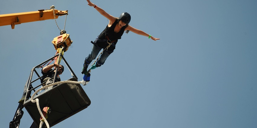 October to March is considered the best season for bungee jumping in Rishikesh