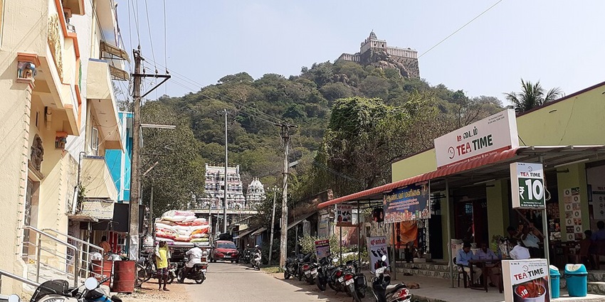 The best time to visit the popular Thirukalukundram Temple is in the month October.