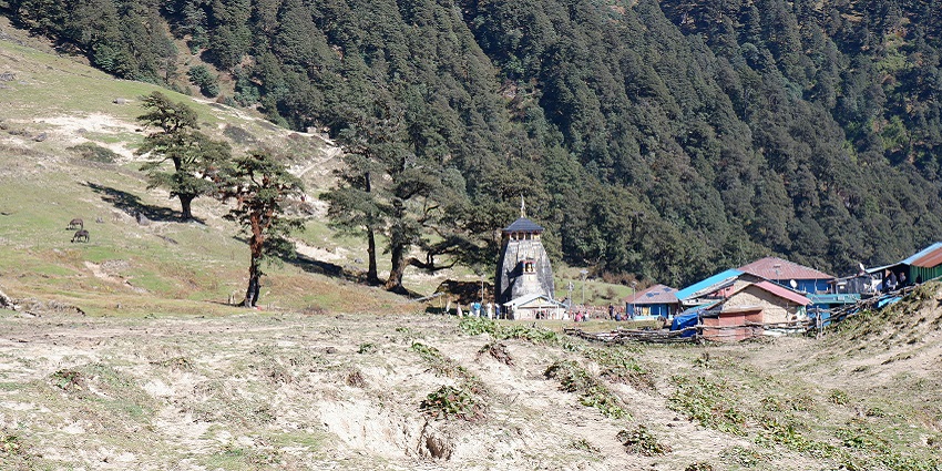 The best time for Bungee Jumping in Uttarakhand is from October to April.