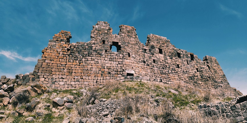 Visitors can find the ideal time to visit the fort in Uttar Pradesh to have the best time.