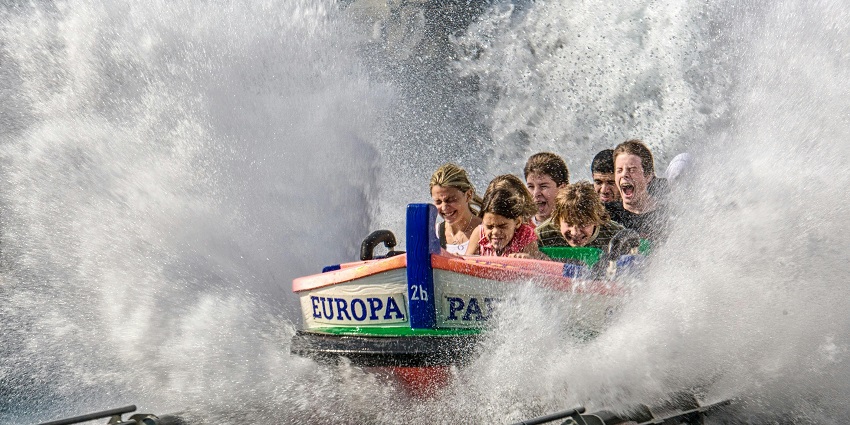 An image of children enjoying at one of the famous water parks in Lucknow, Uttar Pradesh.