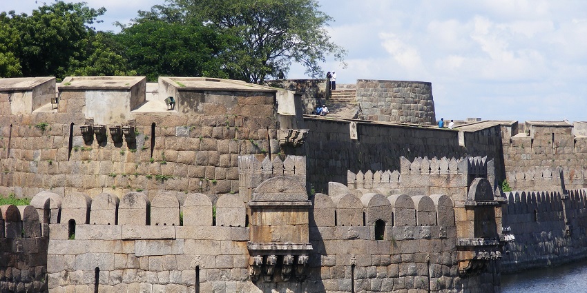 The ideal time to visit Namakkal Fort Tamil Nadu is from October to March