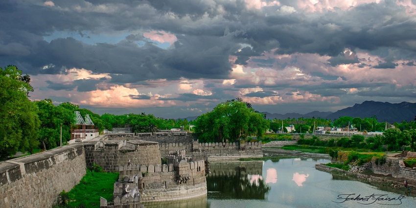 Picturesque view of the fort and lake water - Best Time to Visit vellore fort is during winter season
