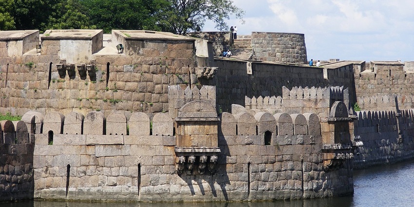 The best time to visit Droog Fort Tamil Nadu is between October and March
