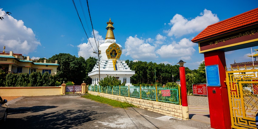 The best visiting times for Mindrolling Monastery are September to November.