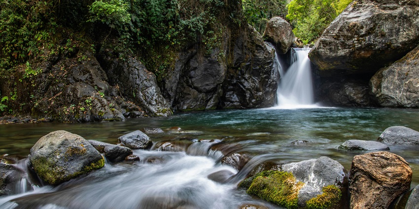 An image of a magnificent waterfall with clean streams running over rocky slopes.