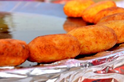 You can find a variety of the best street food in Vrindavan including aloo tikki.