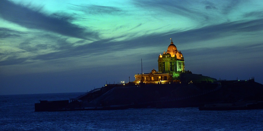Popular temple in Kanyakumari, surrounded by deep blue waters & clear blue skies