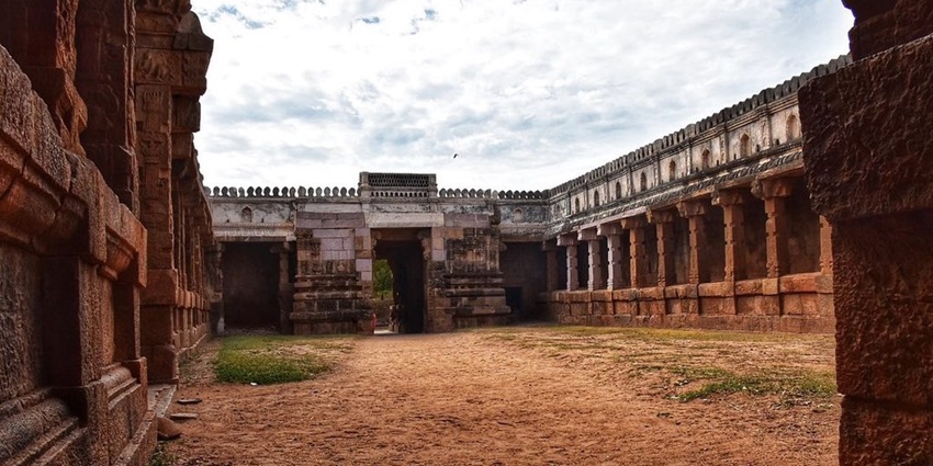 The Bhagwan Mahavir Government Museum in Andhra Pradesh lies near the Siddavatam Fort