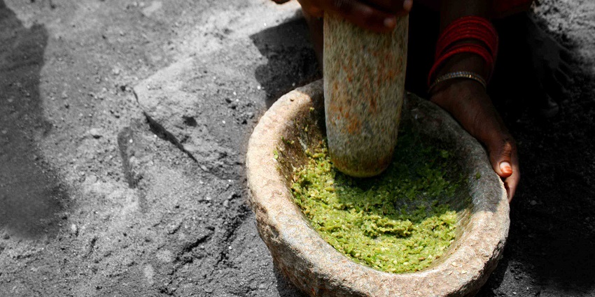 Women making bhang ki chutney in Uttarakhand for every traveller to taste and enjoy.