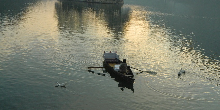 Bhimtal, the lake town ideal for boating and have a picnic with your family