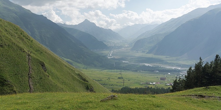 A picture of a quaint village with mountains visible in the background