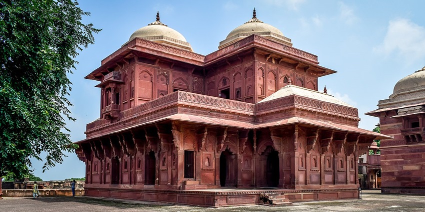 Image of Birbal's house at Fatehpur Sikri - a charing part of the city