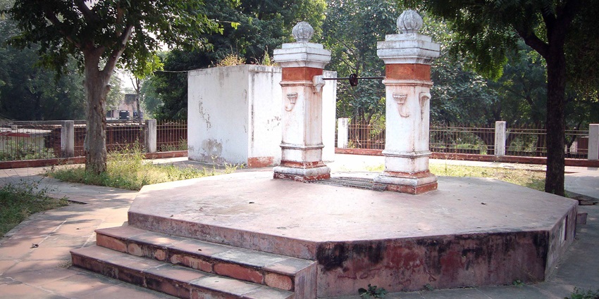 Snapshot of the beautiful historic temple site in Bithoor surrounded by greenery