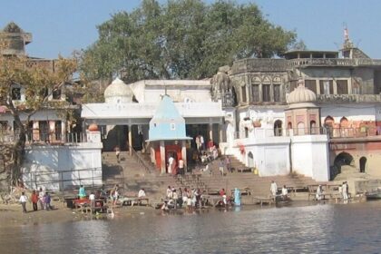 A picture of a Sacred Temple at a ghat along the river Ganga in Bithoor, Kanpur