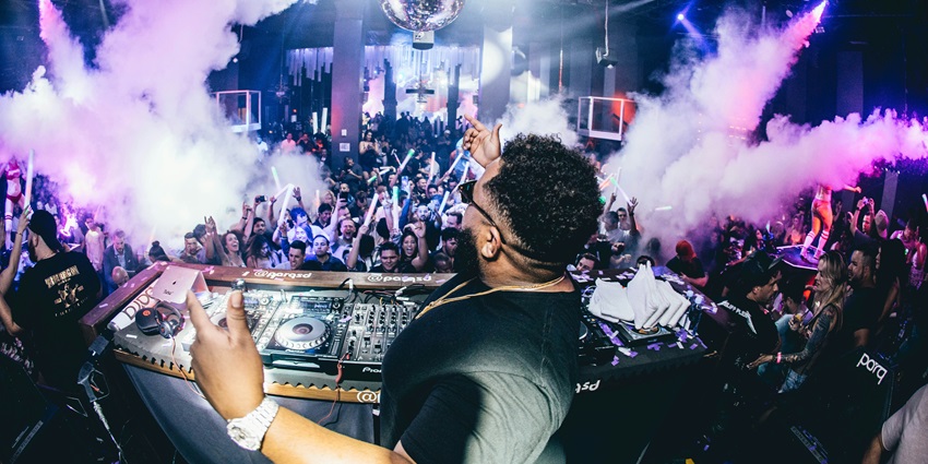 A picture of a DJ performing in front of a crowd at a nightclub in Chennai