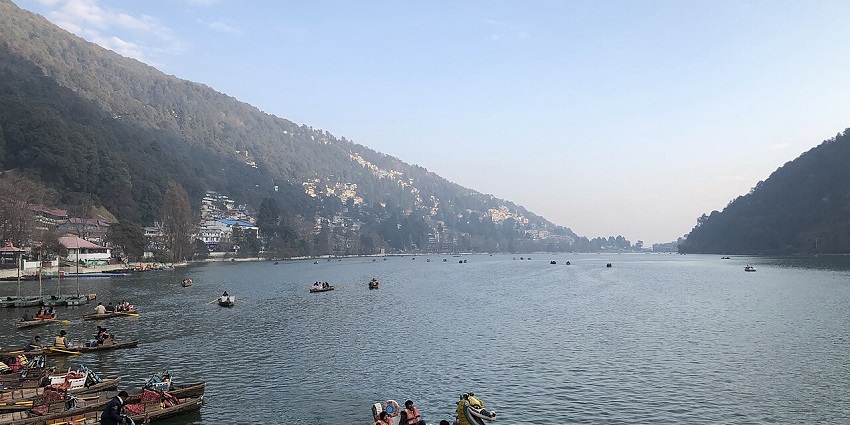 Enjoy the serene view while boating, one of the things to do in Nainital.