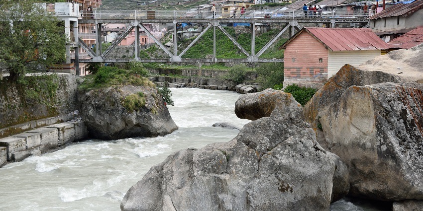 Brahma Kapal, a serene riverside location near the temple for sacred rituals.