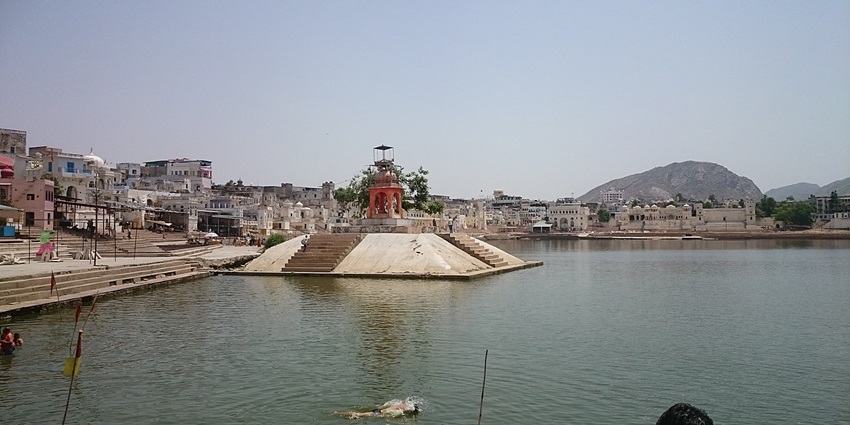 Brahma Saraswathi Temple
is one of the best Saraswati temples in Kumbakonam
