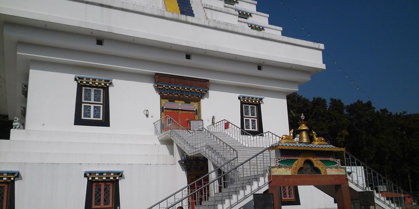 Buddha Temple offers serene surroundings and beautiful Buddhist architecture.