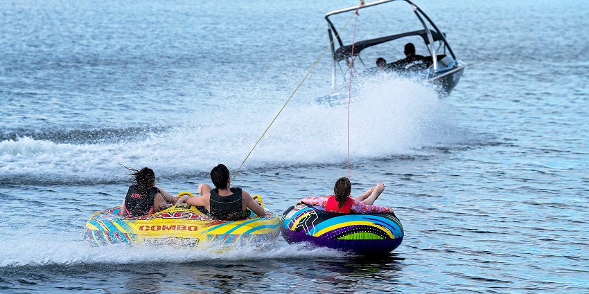 An image of a bumper ride, one of the most thrilling water sports near Kashid Beach.