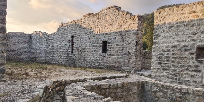 Another offbeat place near Alipurduar is the historical fort of Buxa