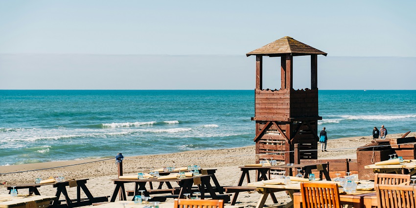 Image of a table setting of By the Bay, one of the beach restaurants in Chennai