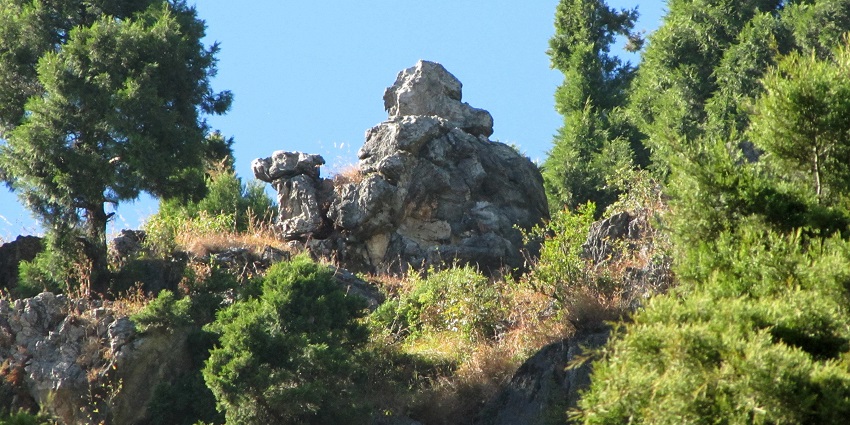 A picture of the rocky structure resembling a camel's back