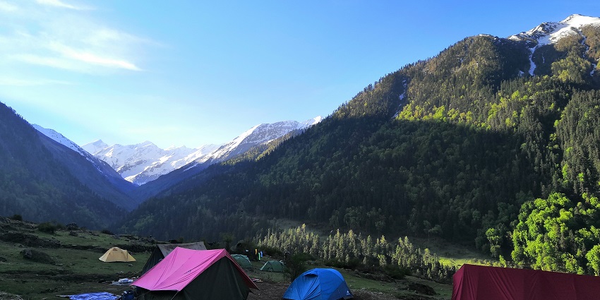 Rustic camping site featuring stunning views and tranquility.