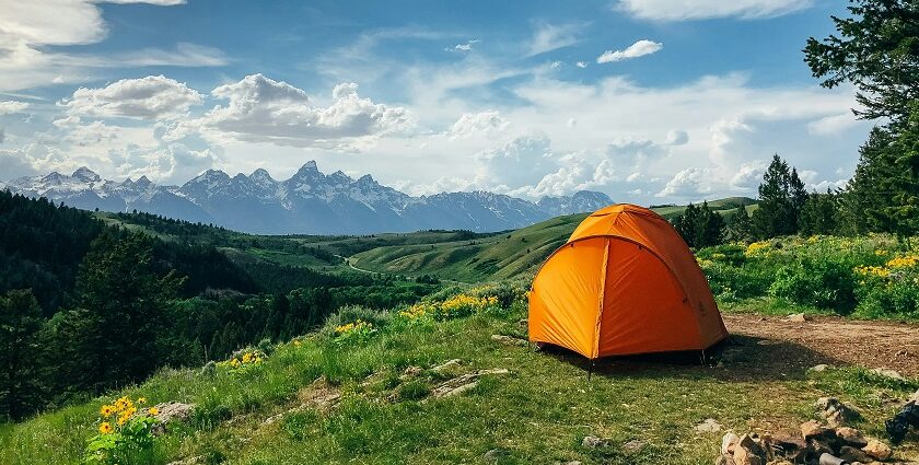 Camping in Uttarakhand with a serene view for adventure junkies, or nature lovers.