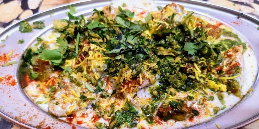 The best street food in Nainital is crispy bases, chutneys, and toppings.