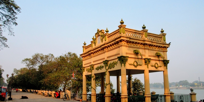 Get amazing views of the Hooghly River from the Chandannagar Strand, West Bengal.