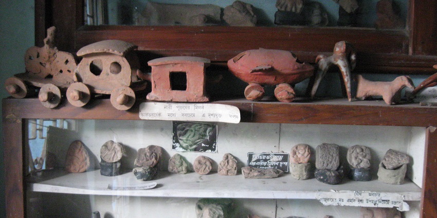 Artifacts excavated in Chandraketugarh, a place near Burdwan