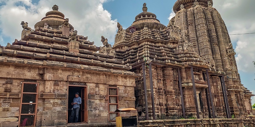 A picture of Chandrika Devi Temple, a significant place to visit near Kanpur.