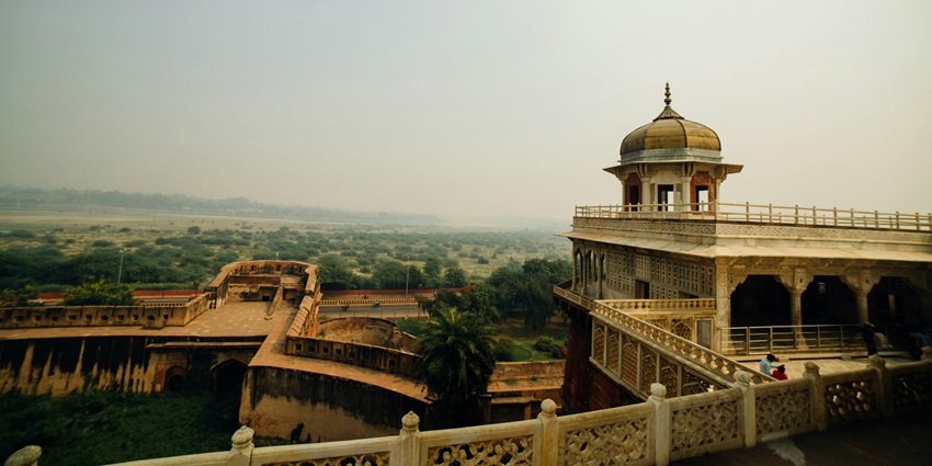 Chandsina Fort in Muzaffarnagar featuring elevated cannon platforms and thick vegetation around ancient ramparts, one of the best forts in Uttar Pradesh.