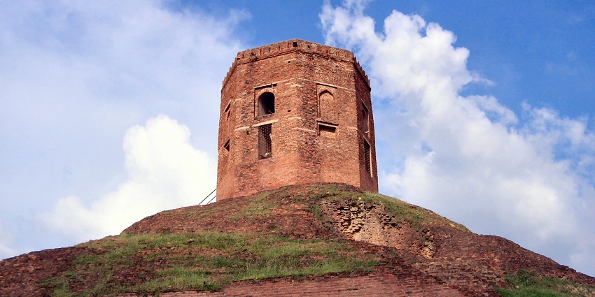 Chaukhandi Stupa, located on a hill near Sarnath Museum