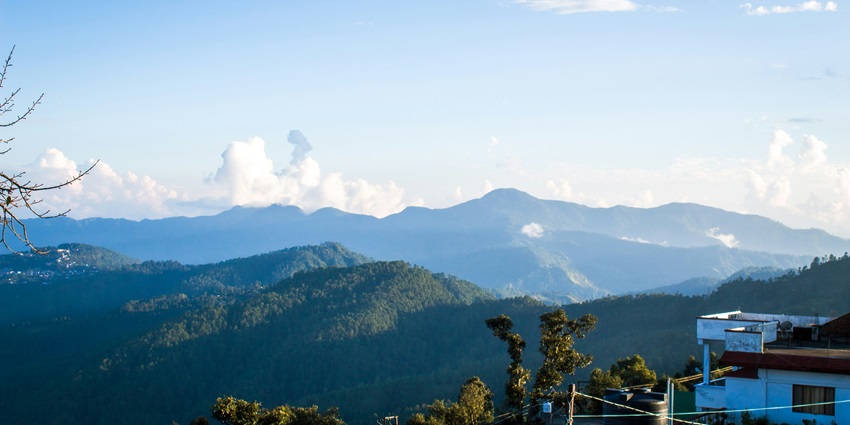 A view from Chaukori Hill Station which is one of the offbeat places in Uttarakhand, India.