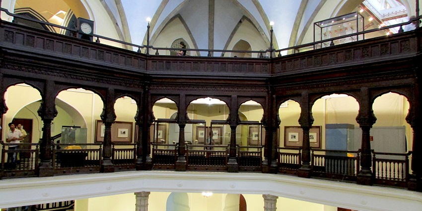 Inside the halls of Chhatrapati Shivaji Maharaj Vastu Sangrahalaya, one of the best museums in Maharashtra