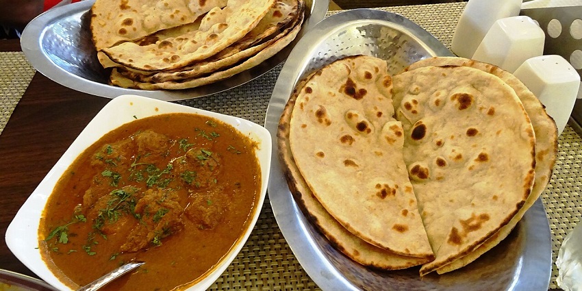 Chicken Xacuti is one of the must-try and the best foods in Panjim for travellers to try.