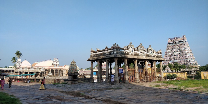 The photo of the inside view of the Chidambaram Nataraja Temple in Tamil Nadu.