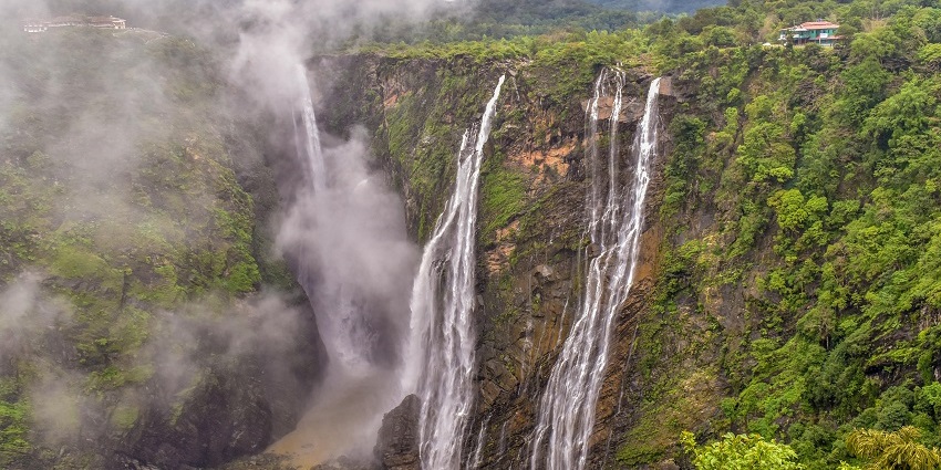 An image of Vanatheertham Waterfalls, among the best places to visit in Tirunelveli.