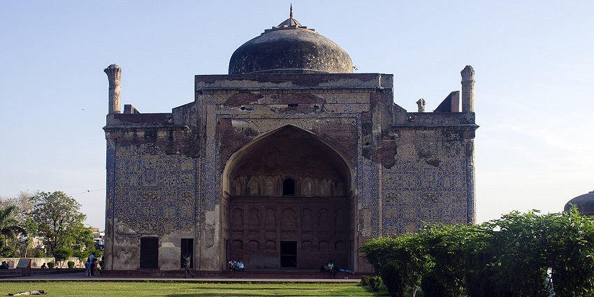 Witness the intricacies of Persian craftsmanship at this Agra Museum.