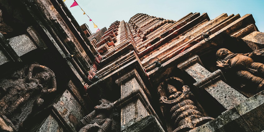 An image of a large-scale Jain stone temple, one of the top places to visit in Pudukkottai.