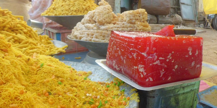 Chithirai Street is one of the best places to visit in Madurai at night for vibrant lights