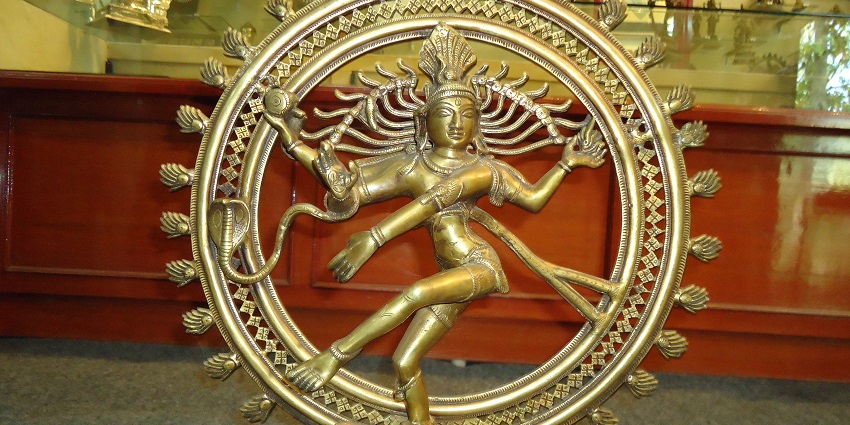 Chola Art Gallery is one of the art galleries in Thanjavur displays ancient sculptures.