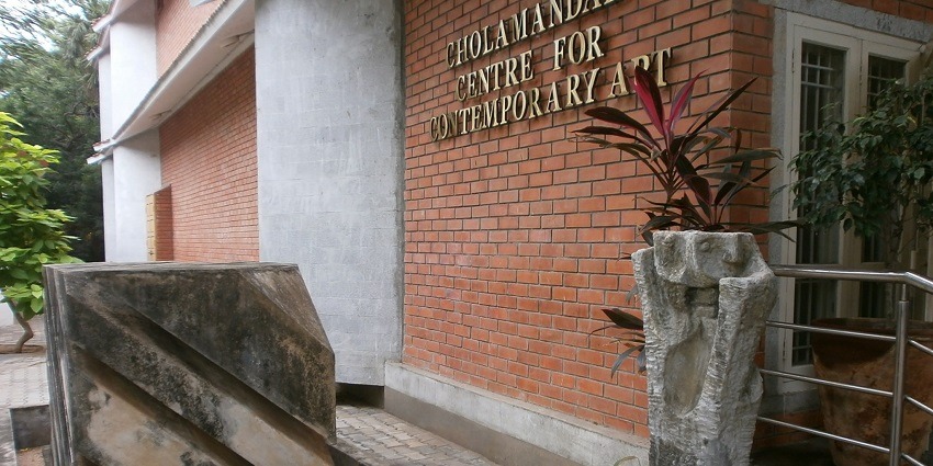 Cholamandal Artists’ Village is one of the best tourist places in Chennai, with family for art lovers