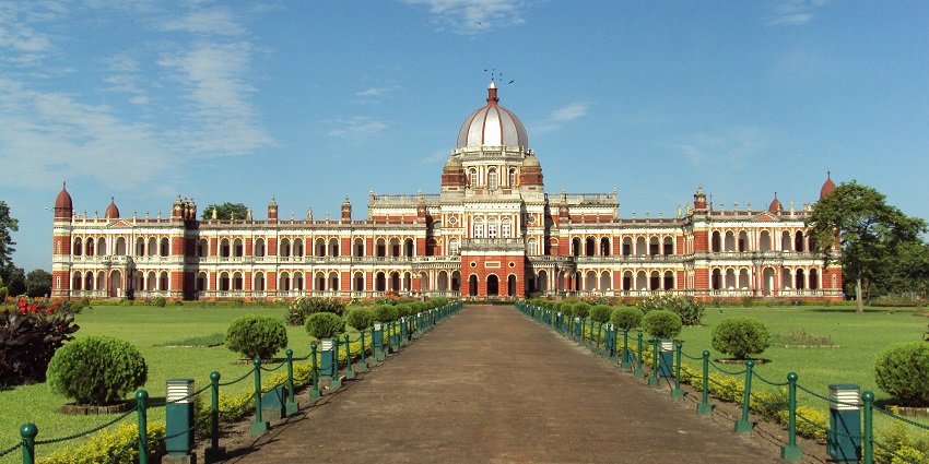 The grandeur of Cooch Behar Palace, a royal place to visit in West Bengal.