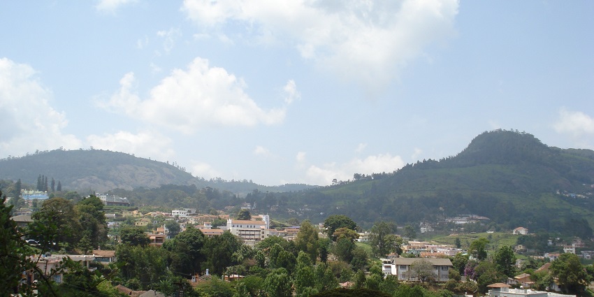 A picture of Coonoor’s vibrant valleys, making it one of the best hill stations in Tamil Nadu.