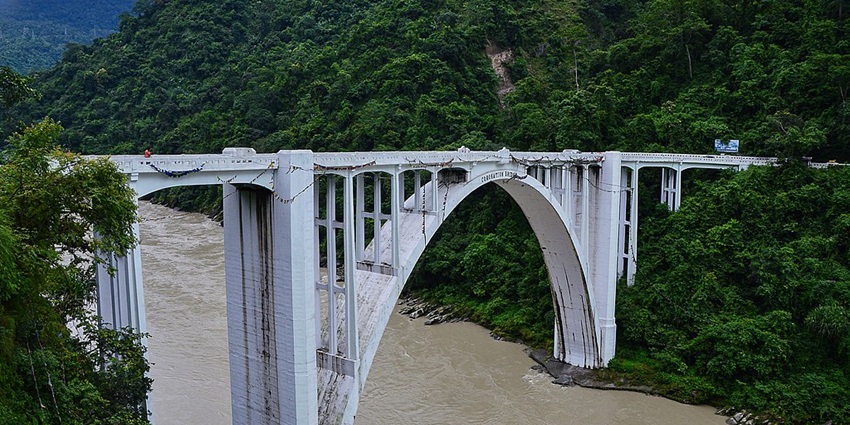 Visit the bridge with a magnificent view, one of the things to do in Siliguri.